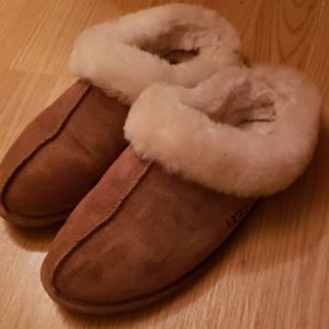 Uggs slippers